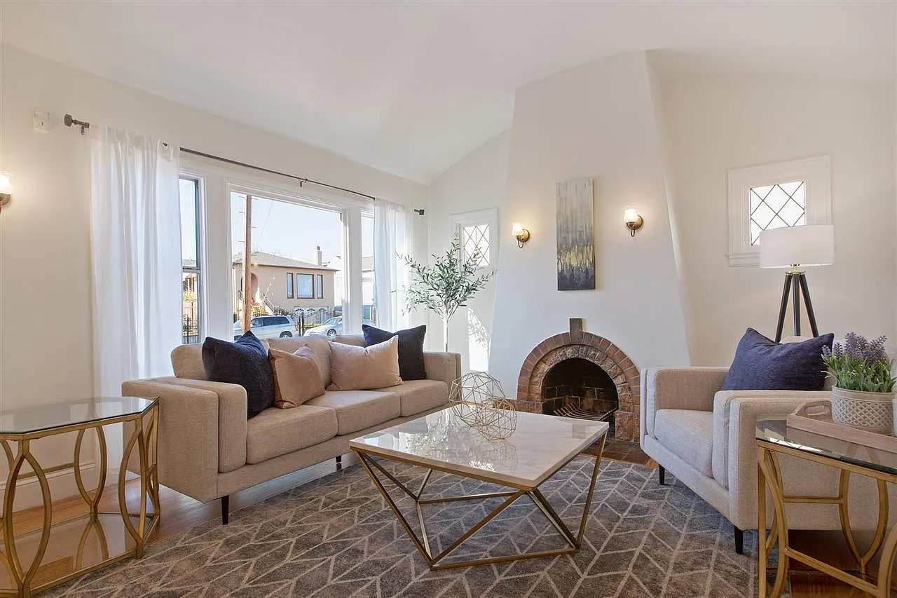 3008 Maple Ave photo 1