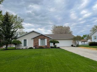 820 Aster Dr, Wapakoneta, OH 45895