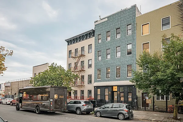 Rented by Space Link Realty | media 10