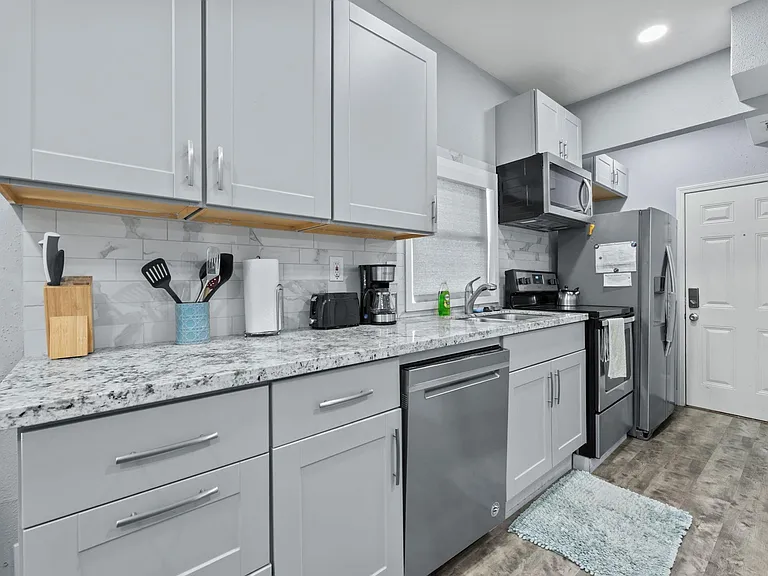 412 Drew St #1 — Photo 4