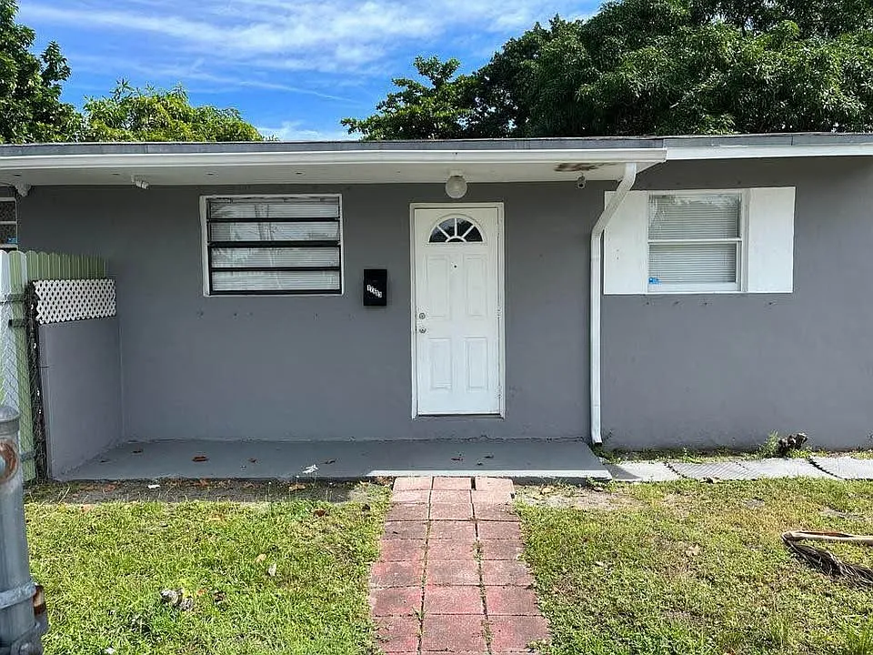 Charming 2-Bed Single-Family Home in Miami with Washer Dryer — Photo 3