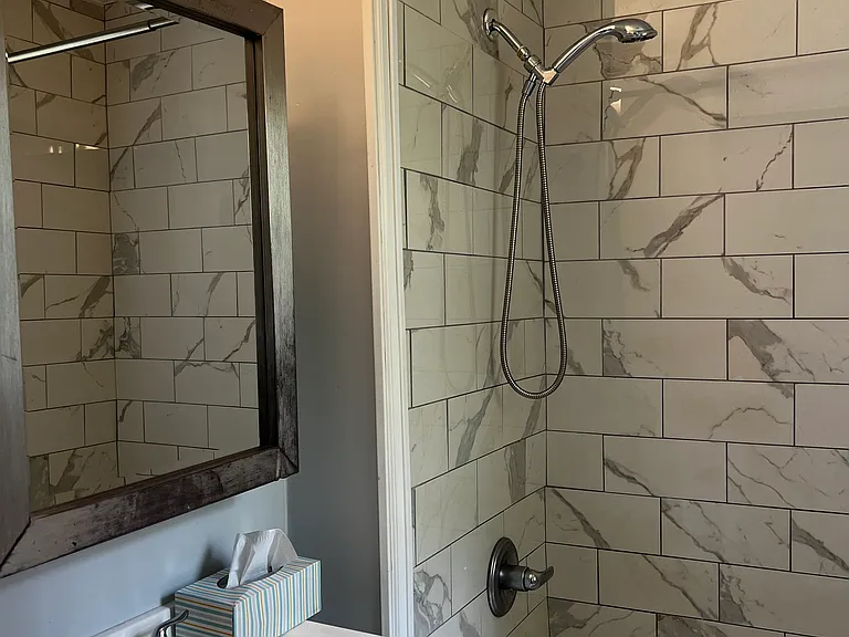 206 E College St — Photo 7