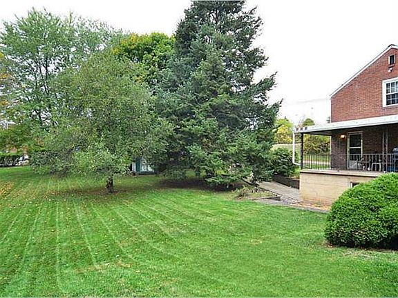 3rd image of 100 Pickwick Dr