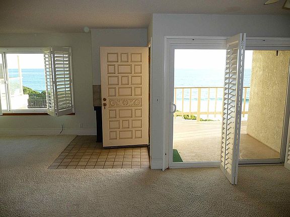 Patio / Front / Living Room 