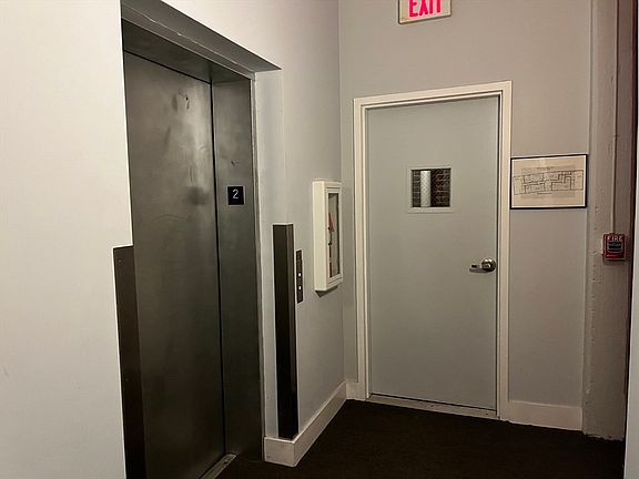 5th image of 13-13 Willow St #202