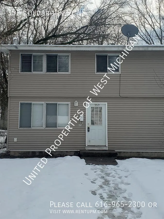 Available Now | 3 Bedroom, 1.5 Bath Duplex | Water Included | Washer and Dryer Provided | Short W... — Photo 2