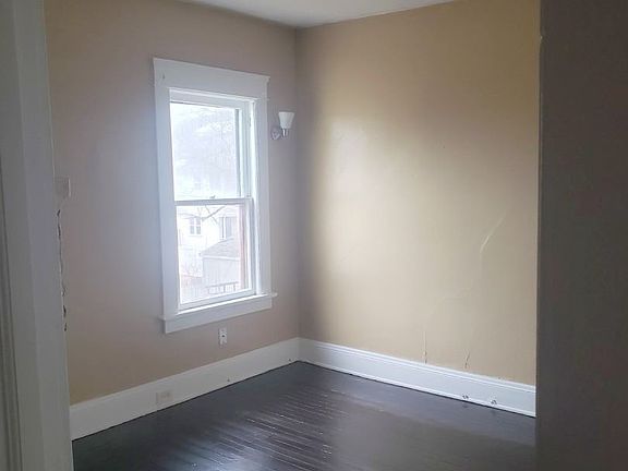 4th image of 12323 Castlewood Ave