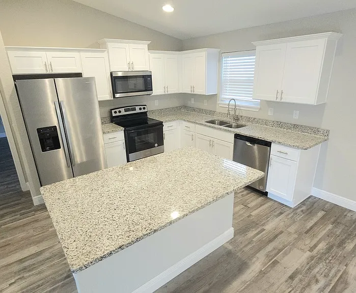 106 Oak Cir — Photo 2