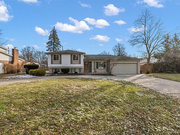 3rd image of 4058 Colonial Blvd