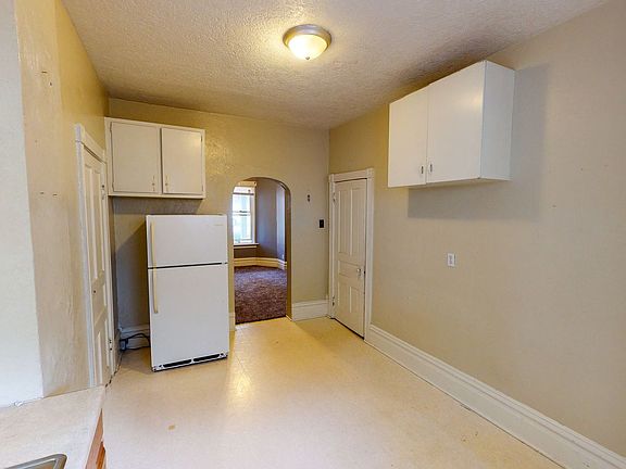 4th image of 301-303 Zeigler Ave