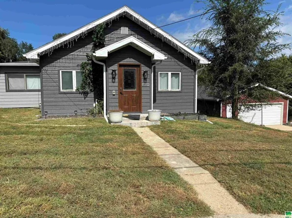 2827 W 6th St, Sioux City, IA 51103