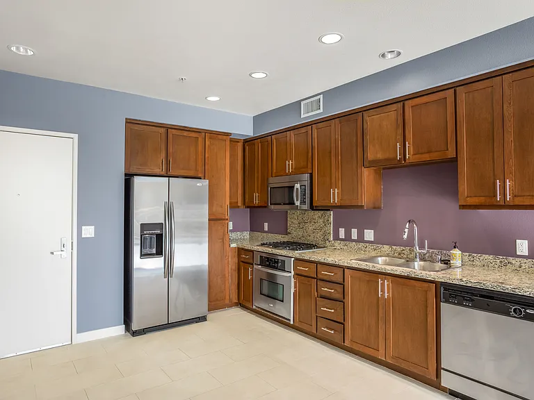 21301 Erwin St #526 — Photo 2