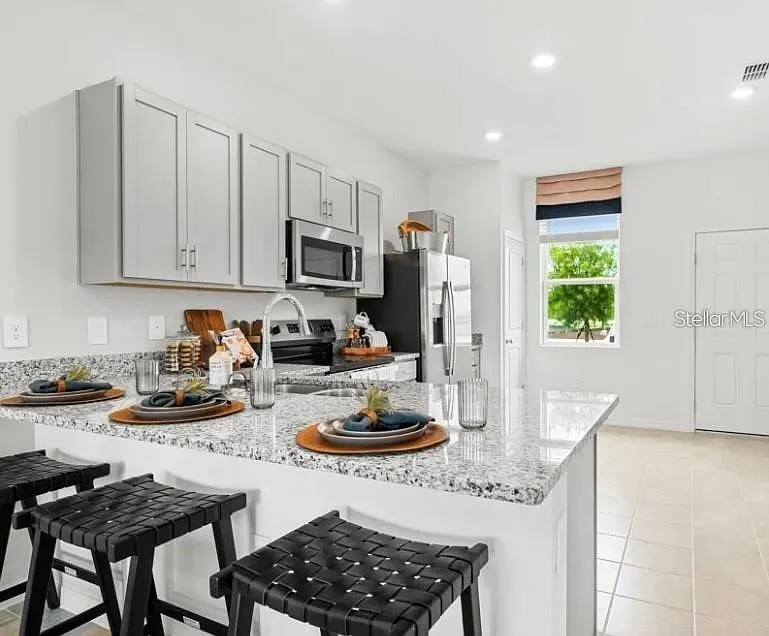 2 bed, 2.5 bath, 1350 sqft, $1,690 — Photo 1