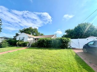 11 Pearl St, Valley Stream, NY 11581