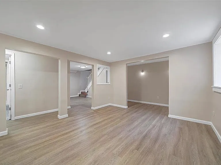 54 Capital Dr — Photo 19