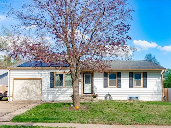 1211 N Cedar Crest Dr, Independence, MO 64056