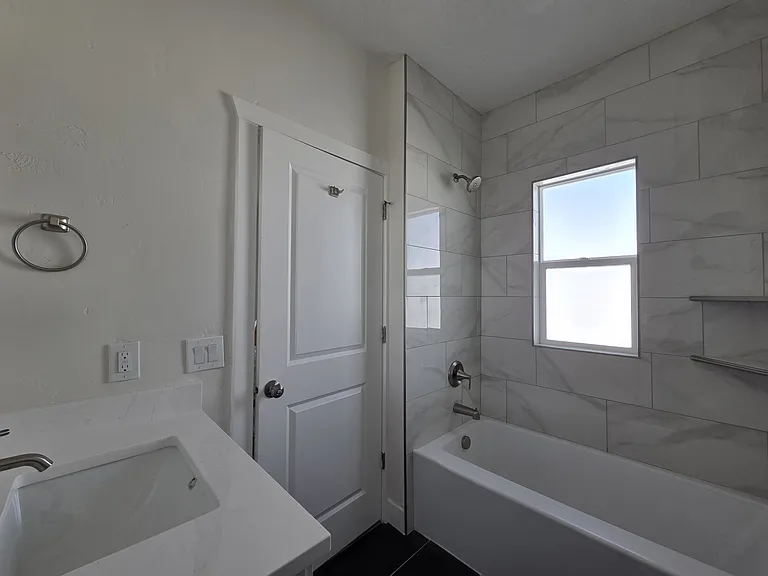 152 N 200th St W #A — Photo 3