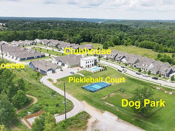 3rd image of 833 NE Heights Ln