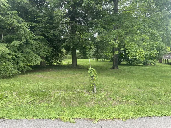 935 Circle Dr, Clarksville, TN 37043