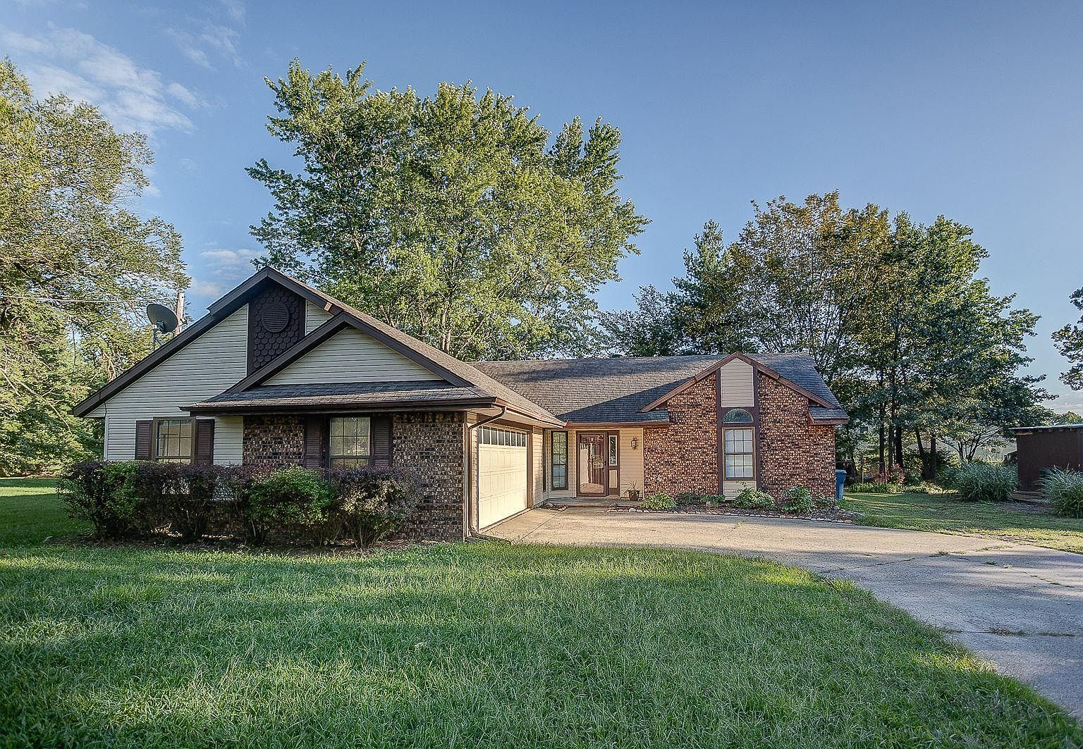 1009 Shawnee Trl, Carterville, IL 62918 MLS 23052858 Zillow