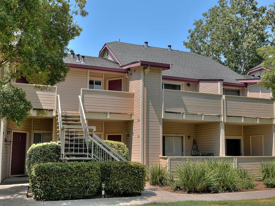 1st image of 1086 Cedar Gables Dr