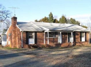 310 Woodview Dr, Sandston, VA 23150