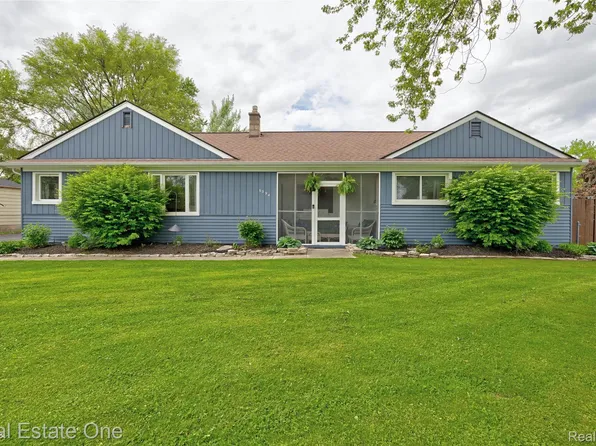 6394 Manson Dr, Waterford, MI 48329