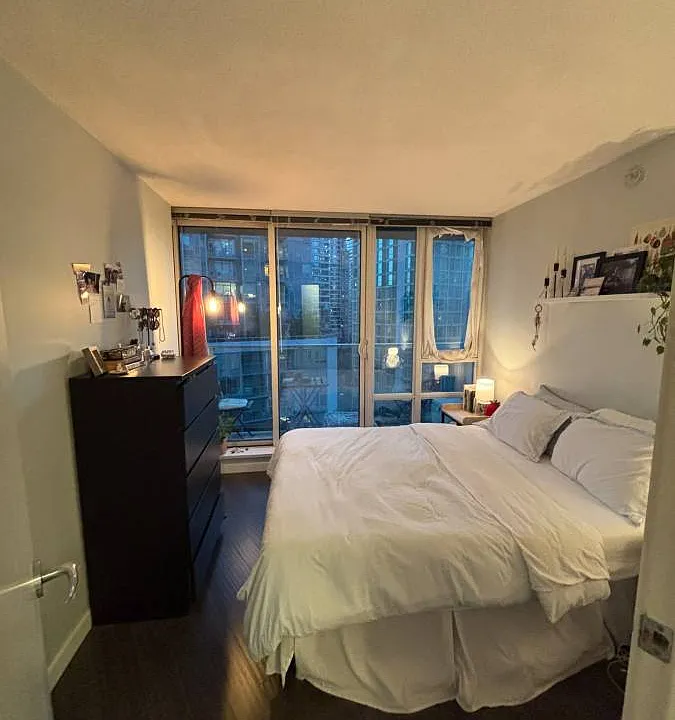233 Robson St #1107