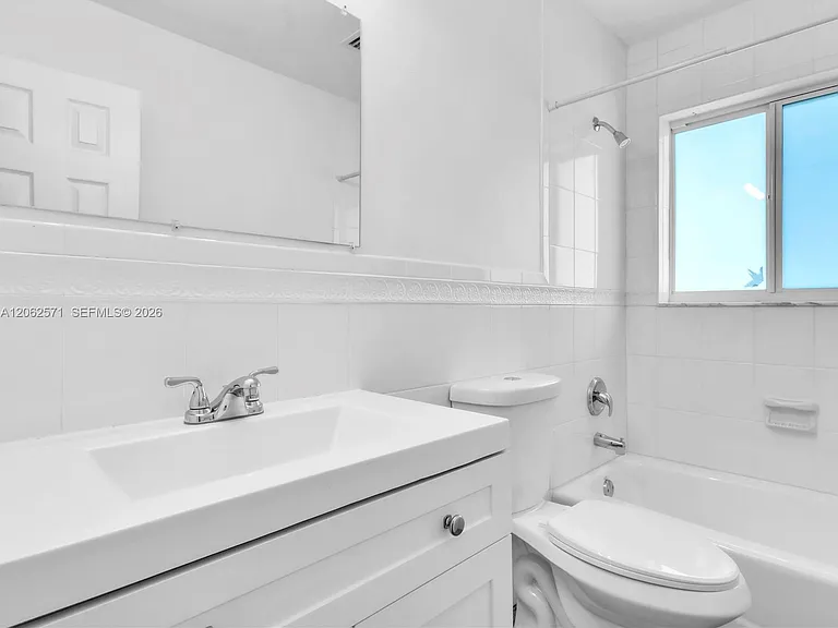 10015 SW 85th Ter — Photo 10
