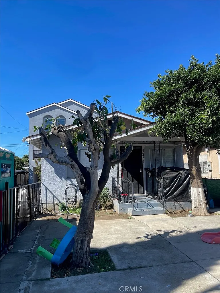 4 bed, 2273 sqft, $5,500 — Photo 2