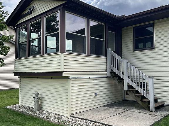2nd image of 1002 Thornberry Ct