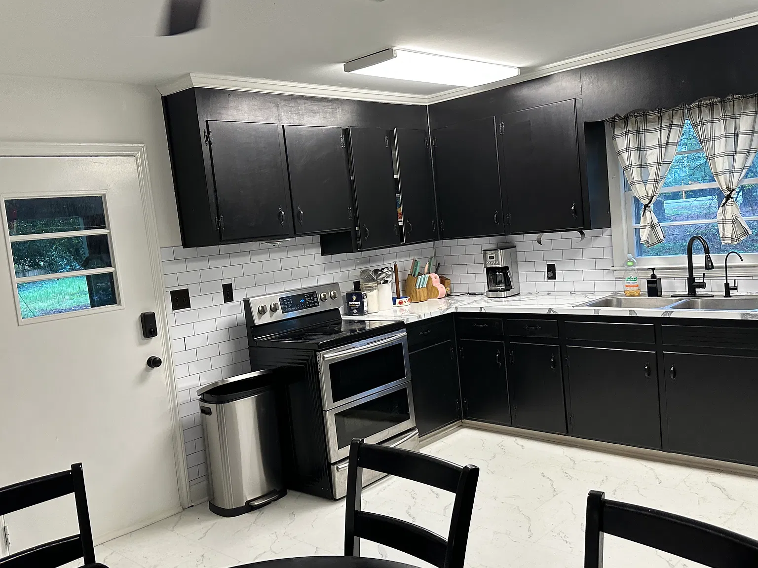6 bed, 3367 sqft, $3,950 — Photo 4