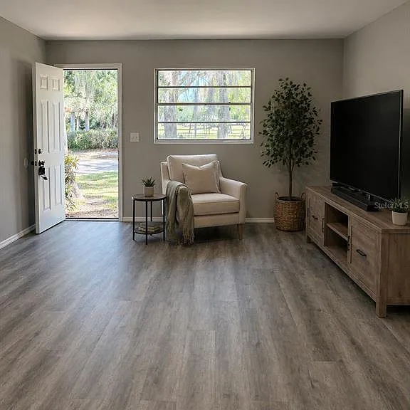 190 W Ventris Ave — Photo 10