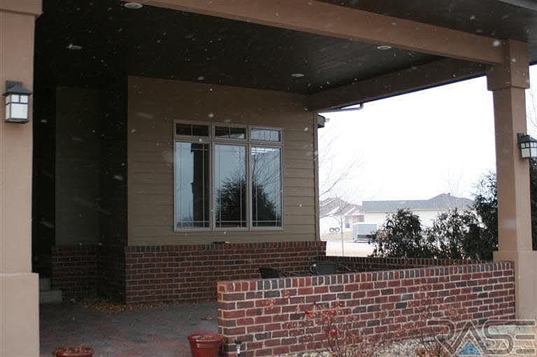 1st image of 600 W Garden Pl