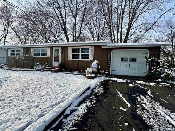 814 W Sunnyview Ave, Knoxville, IL 61448