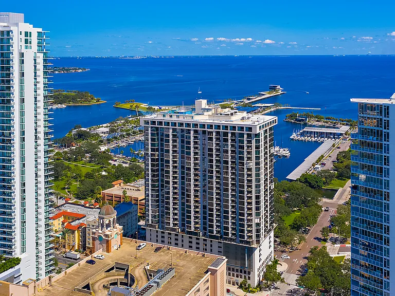 1 Beach Dr SE #2512 — Photo 1
