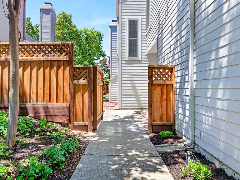 726 Buena Vista Pl — Photo 46