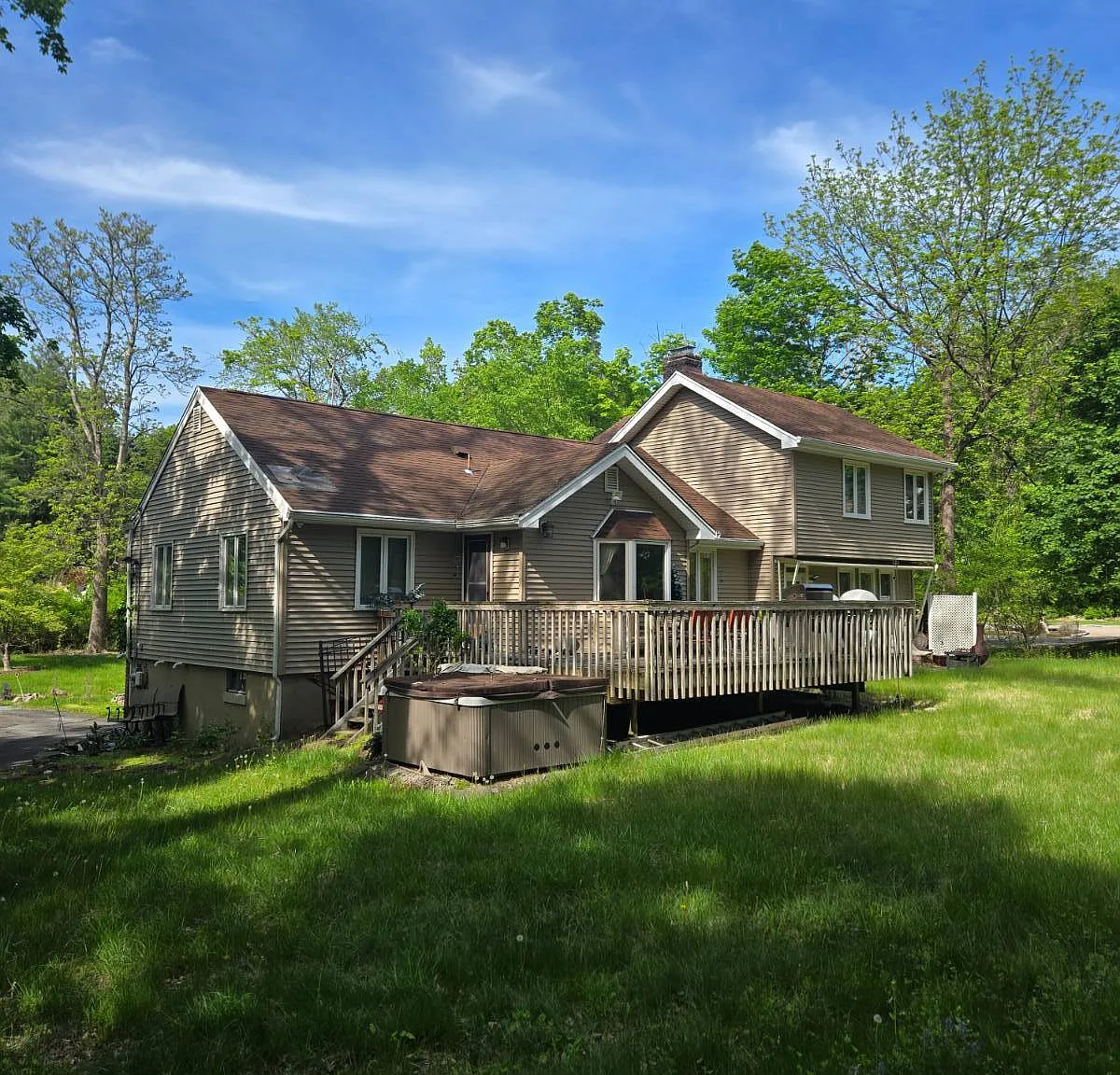 4 bed, 2.0 bath, 1952 sqft, $4,200 — Photo 2