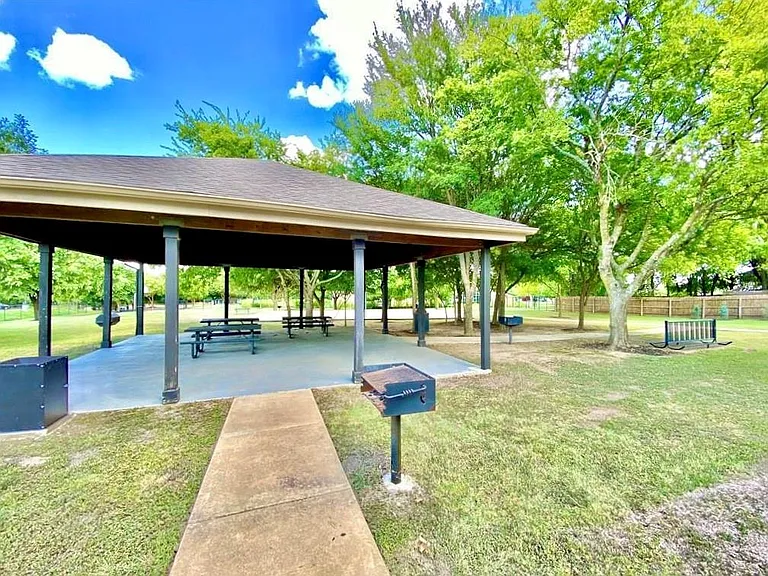 1837 Bonham Ln — Photo 31