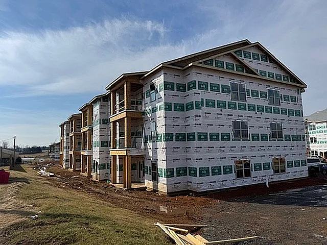 Oxford Commons Apartments — Photo 2