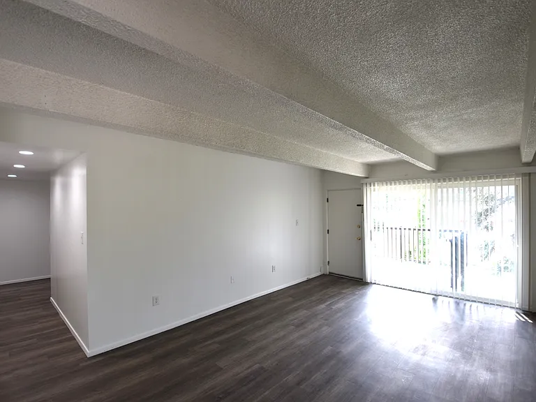 4440 Laguna Pl - Meadows Apartments — Photo 16