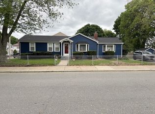 137 Washington St, Hyde Park, MA 02136