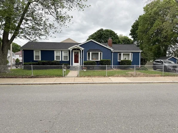 137 Washington St, Hyde Park, MA 02136