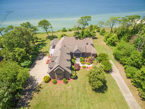 3rd image of 3142 Butlers Bluff Dr