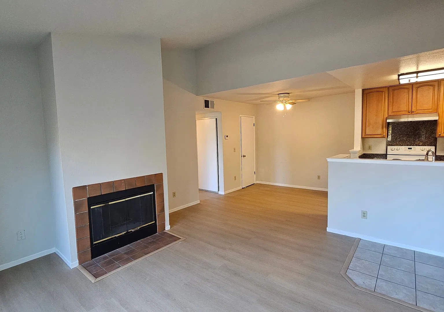 2nd Floor 2 bedroom freshly updated and ready for move in! — Photo 1