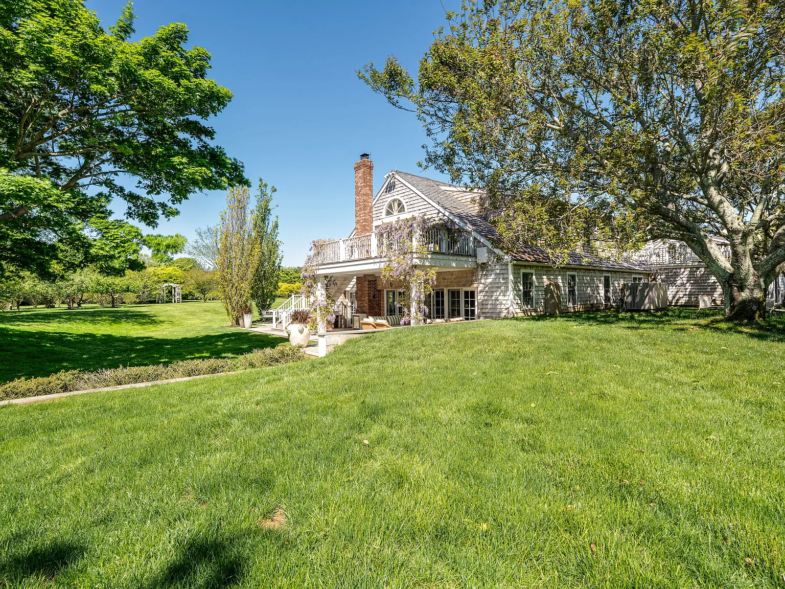 Daisy Barn — Photo 2