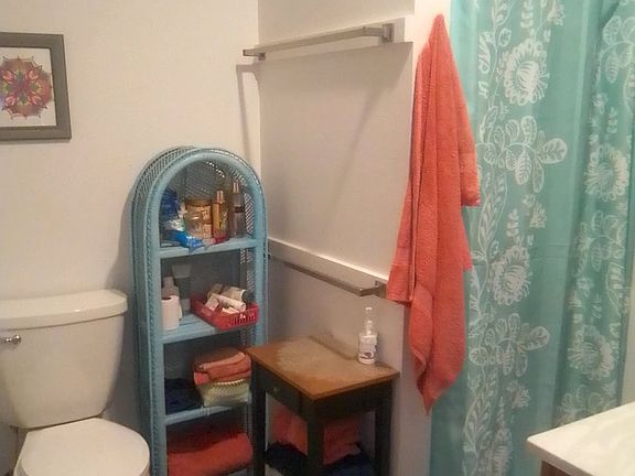 4th image of 204 E Grand Ave #206