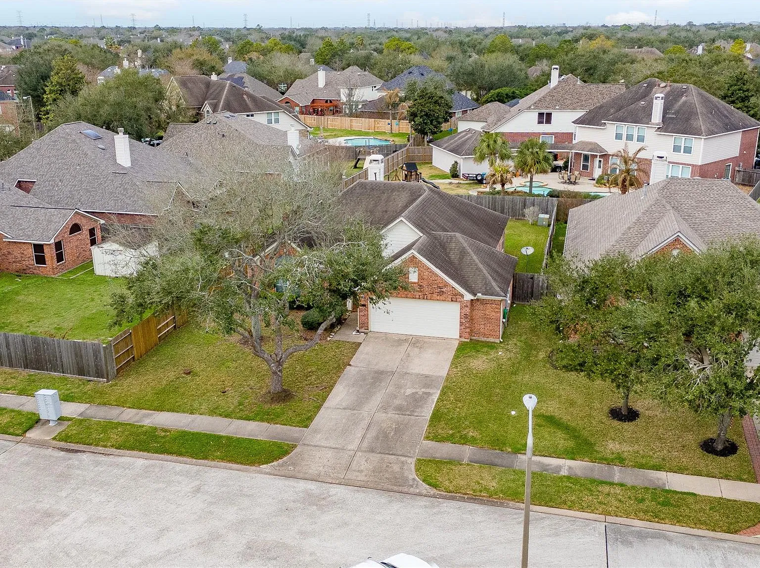 3 bed, 2.0 bath, 1821 sqft, $2,400 — Photo 3