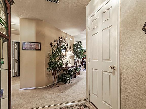 5th image of 6911 Clarkridge Dr