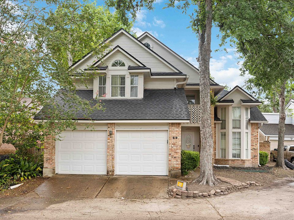 Charming exterior of this quiet, gated community nestled in a peaceful cul-de-sac in the heart of the Energy Corridor.